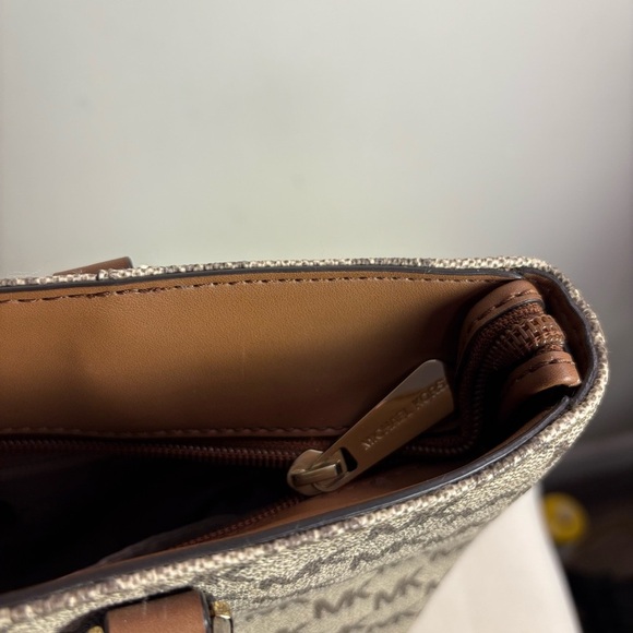 Michael Kors Center Stripe Morgan MD Tote - Picture 7 of 12